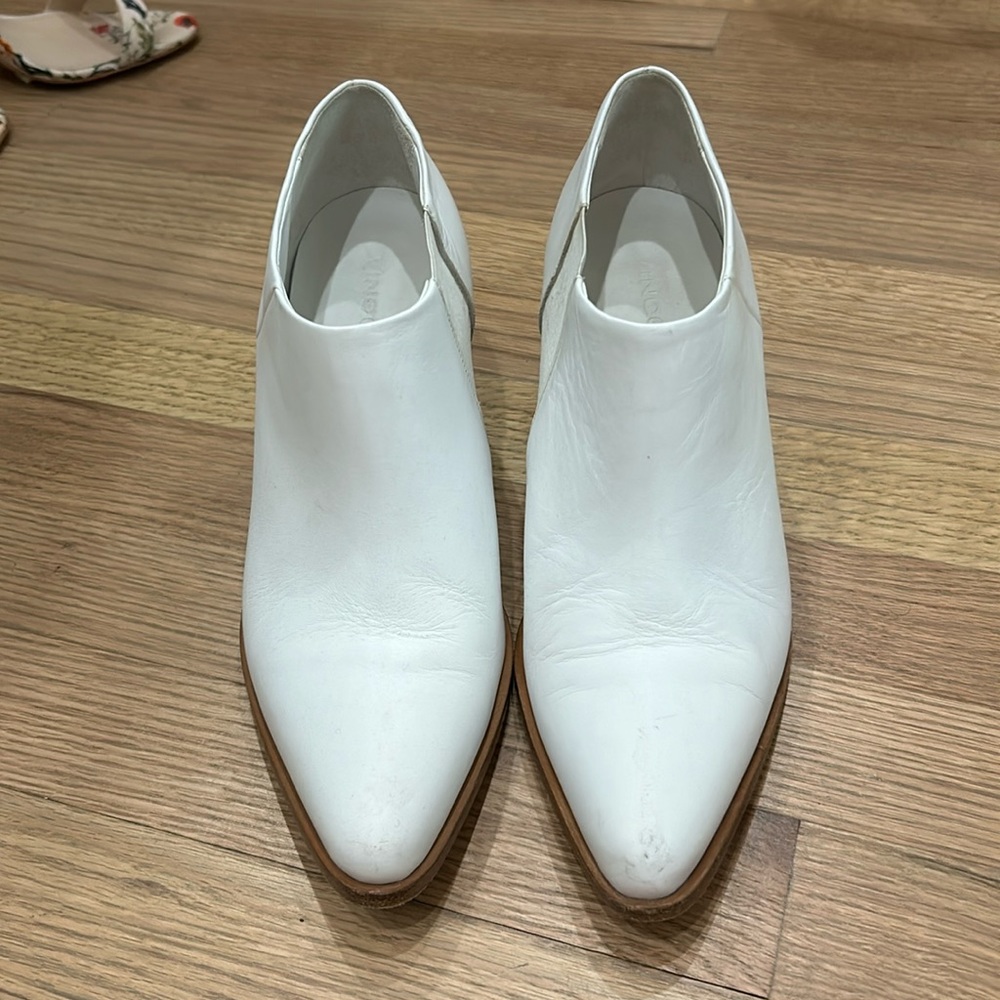 Vince size 8.5 white ankle booties